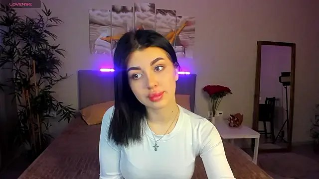 Karolina_Kar — Lick your lips in front of the camera