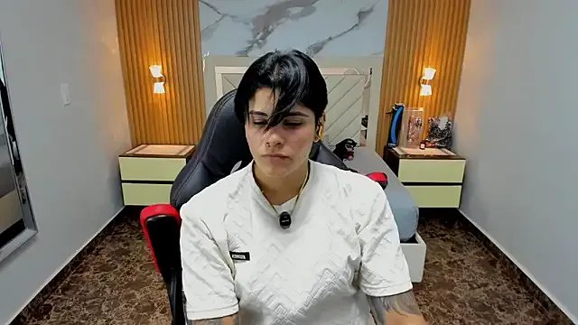 KAROLLJONES1 on StripChat