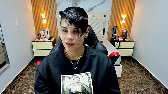 KAROLLJONES1 on StripChat