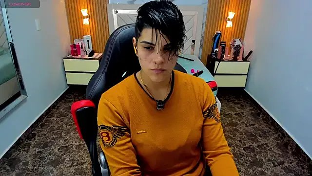 KAROLLJONES1 on StripChat