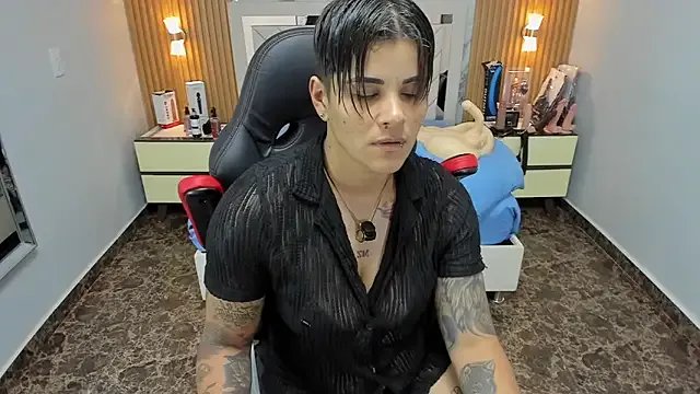 KAROLLJONES1 on StripChat