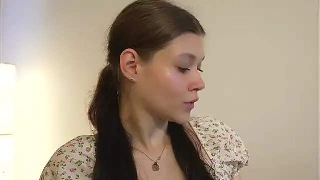 Kelly_Ember on StripChat 