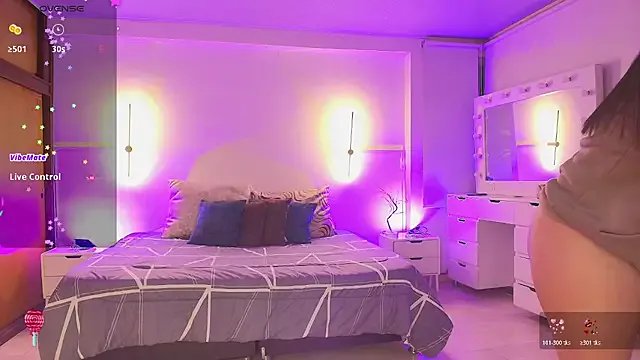 kloe28 — ass in oil