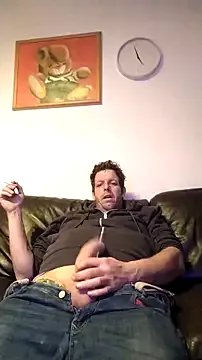 Knuffelstaaff123 on StripChat