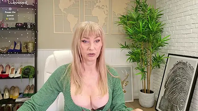 LadyLeea — Play with dildo between  my boobs