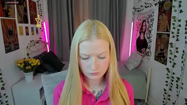 Laly_Peach on StripChat 