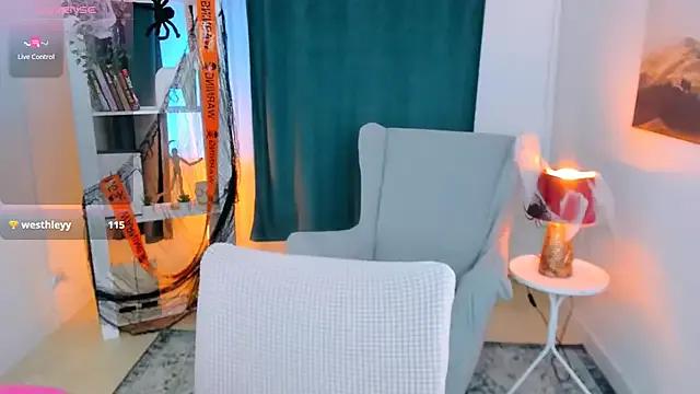 Laly_Peach on StripChat 