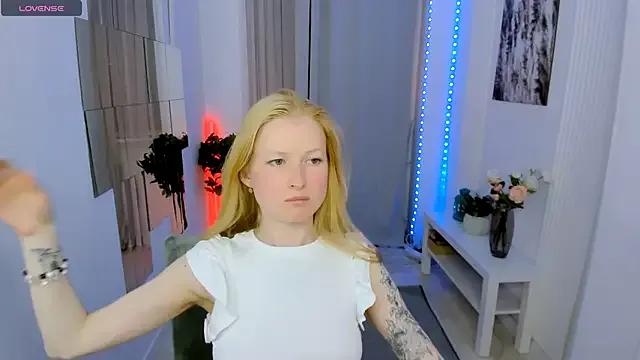 Laly_Peach on StripChat 