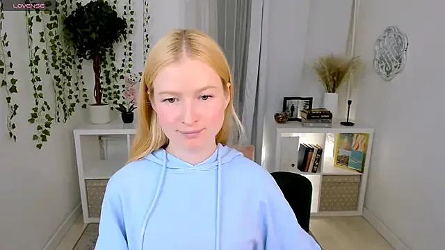 Laly_Peach on StripChat 