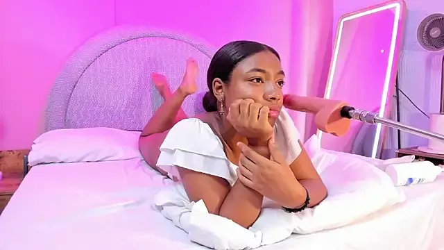 Laraebony_ on StripChat 