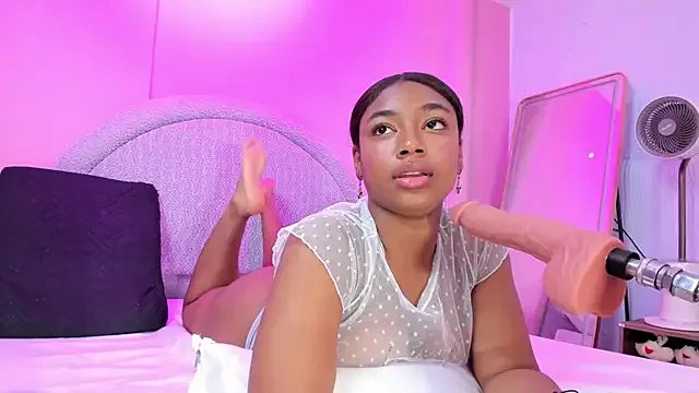 Laraebony_ on StripChat 