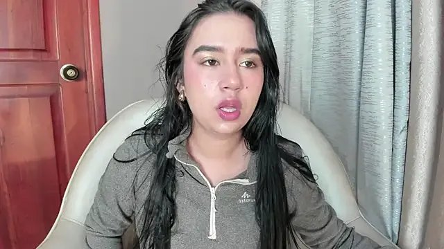 LaraGoldd on StripChat