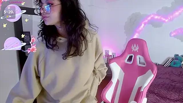 larah_uwu on StripChat 