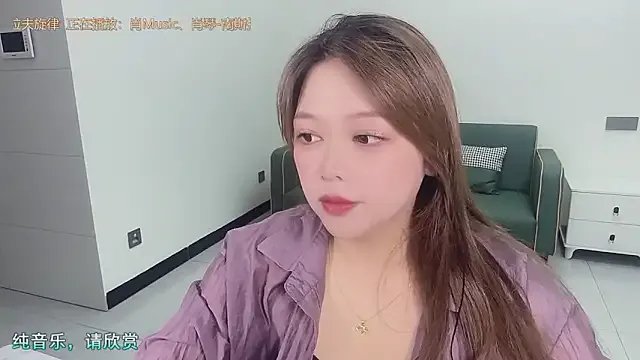 Lcey_66 on StripChat