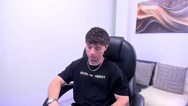 Leoo_Miller on StripChat 