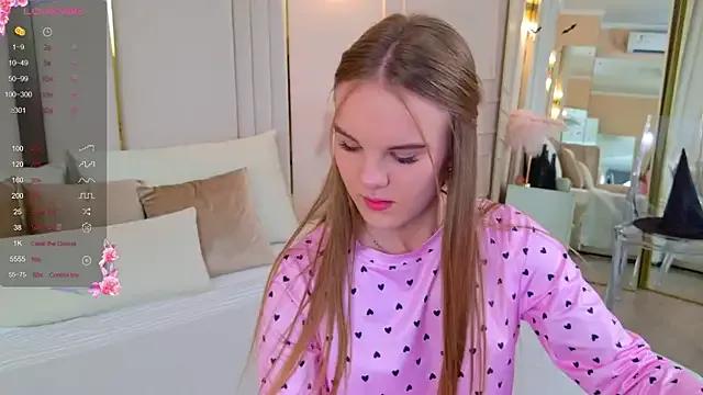 Lili_Lohan on StripChat 