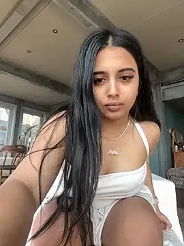LilMisIndianx on StripChat 