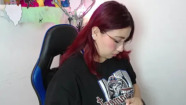 littlee_red on StripChat