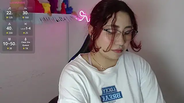 littlee_red on StripChat