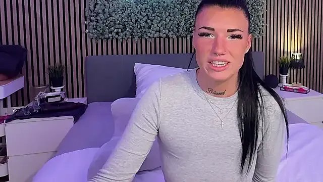 LizaRoxx on StripChat