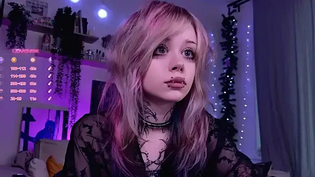 Lollyshy on StripChat 