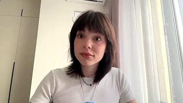 LollySimes on StripChat 