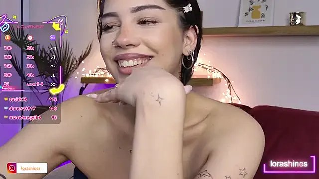 LoraShines on StripChat