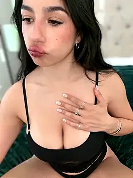 LoveLillyy on StripChat