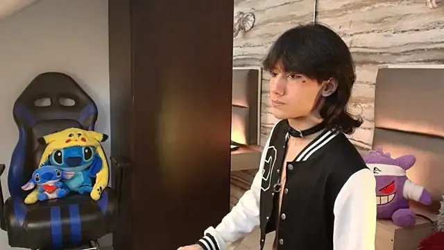 Lovers_21 on StripChat