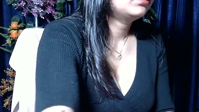 Lucky_Flora on StripChat