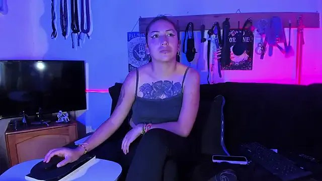 LucyStrike_ on StripChat