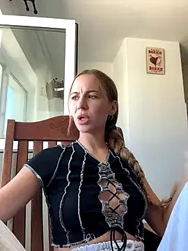 LullyFox on StripChat 