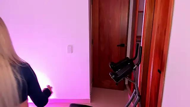 Luna_Marquez — Oil in the ass + 10 spanks