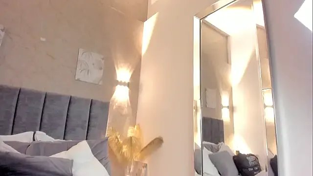 Lunaa_bellaa on StripChat