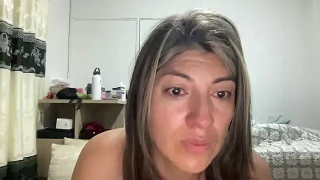 LunaBeya on StripChat