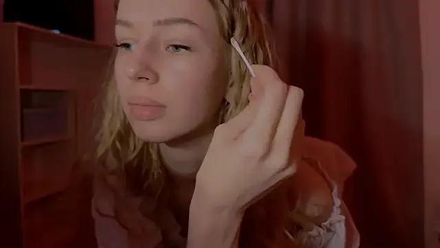 LunaCrave — Show my legs, caress them