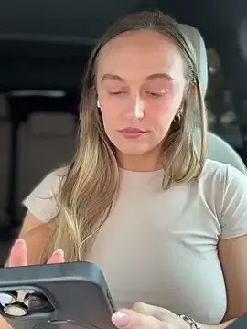 lunagirl13 on StripChat