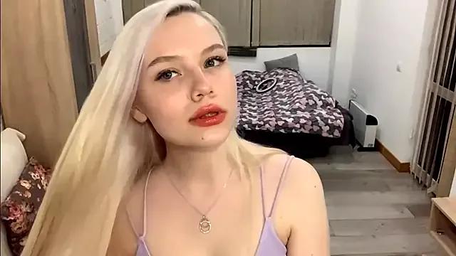 LupeLewitt — Tease my sexy nipples under my top