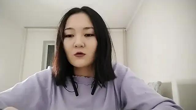 Lyndasilk — Take off your t-shirt  <3