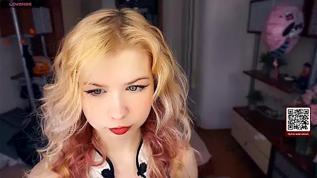 LynetHakes — tease u with my fingers