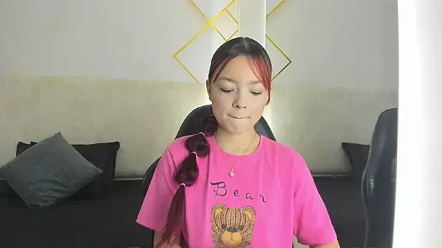 Martinaa_Garcia — Spank ass x2