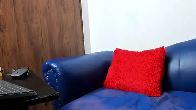 Mature_Skinny on StripChat