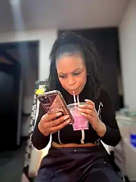 Melany_Williams — Show tits