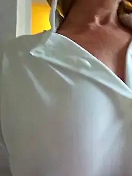 Melody73 — Fingering pussy and crem