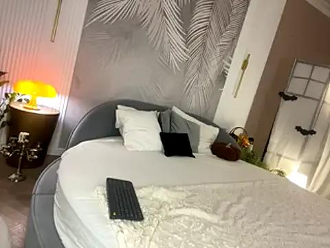 Miley_Smile — Running my fingers between buttocks