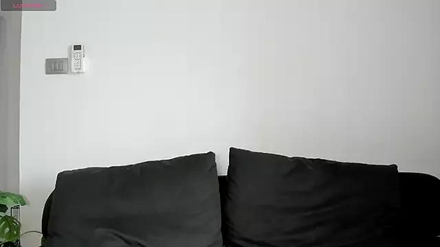 minimaya on StripChat 