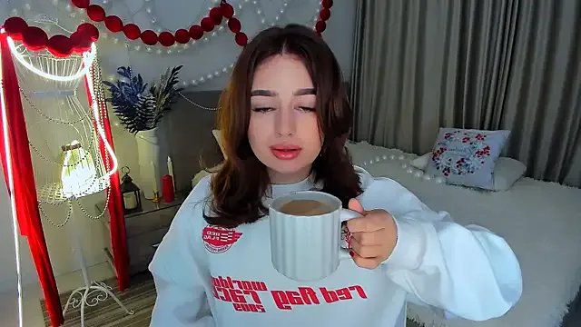 MiracleCurly on StripChat