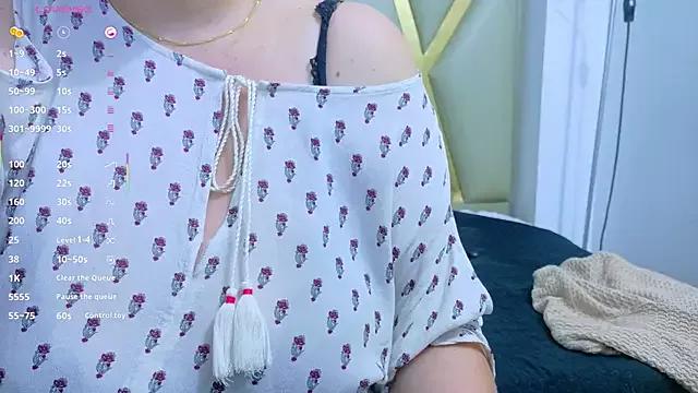 MommyHelpsmee on StripChat 