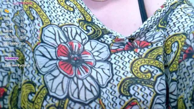 MommyHelpsmee on StripChat 