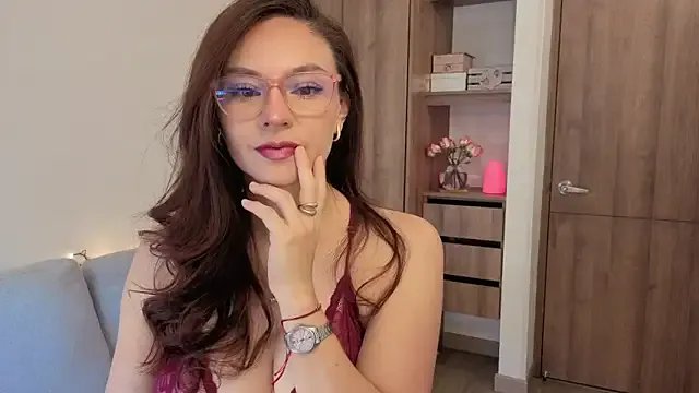 Monica-Bello — masturbate with the dildo do blowjob